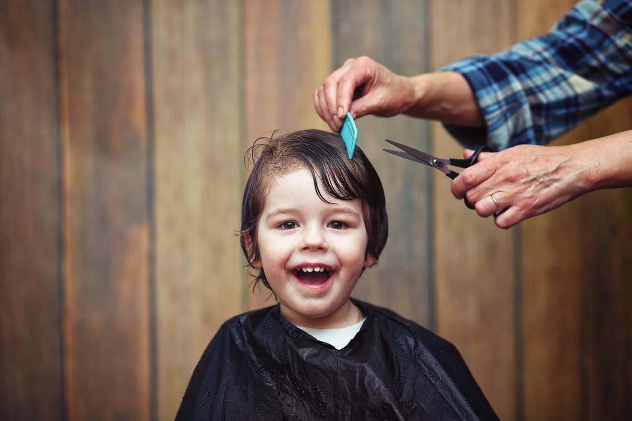 cortar el pelo a un niño en casa