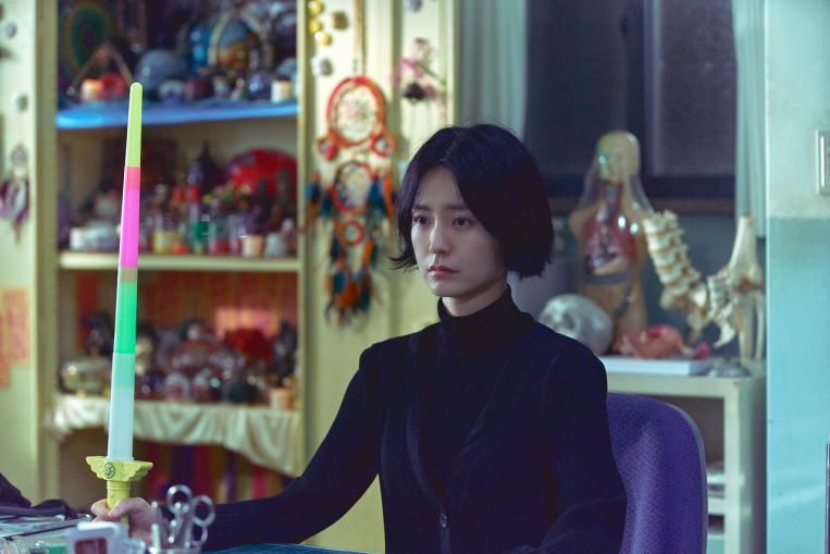 La actriz Jung Yu-mi lucha contra monstruos gelatinosos en el drama K-The School Nurse Files, Entertainment News and Top Stories