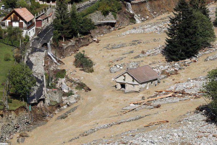 Un muerto, 19 desaparecidos en inundaciones en Francia e Italia, Europe News & Top Stories