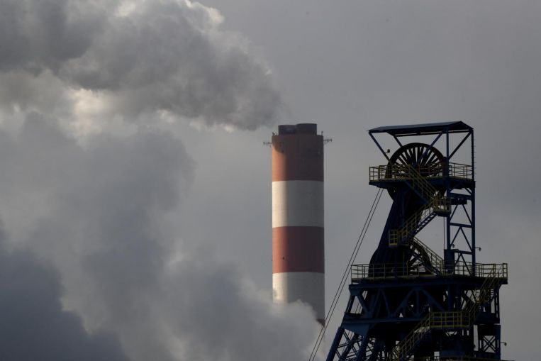 Las emisiones de carbono cayeron un 7% récord en 2020: estudio