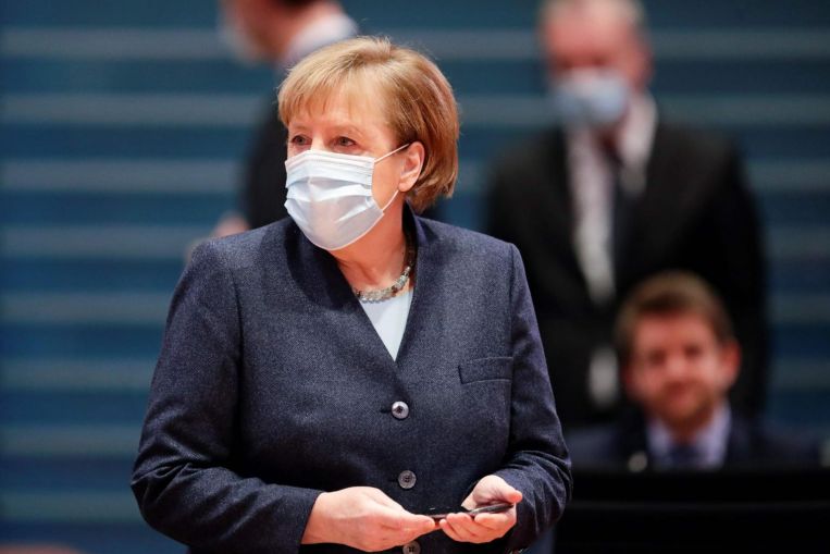 Merkel sugiere extensión del bloqueo a medida que aumentan las muertes a récord en Alemania