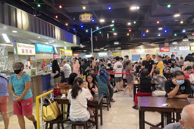 Opciones de comida: Foodcourt sin cerdo Boleh Boleh!  en Clementi Mall, tributo a Zhou Xuan en Yan's Dining