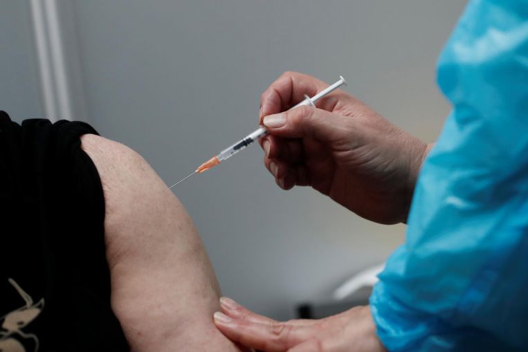 La confianza mundial en la vacuna Covid-19 está creciendo, pero Francia y Japón se muestran escépticos