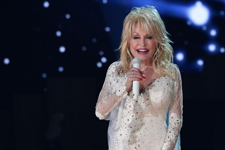 La leyenda del país Dolly Parton dice que rechazó dos veces la Medalla Presidencial de la Libertad de EE. UU.