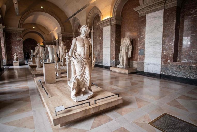 El Louvre mueve sus tesoros a medida que el cambio climático trae más inundaciones a París