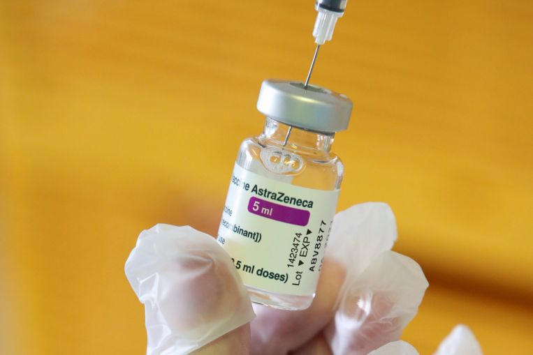 Regulador de drogas de la UE: 169 casos raros de coágulos de sangre en el cerebro identificados en personas que recibieron la vacuna AstraZeneca