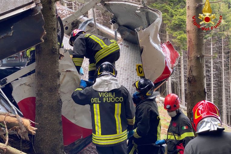 Tres detenidos por el desastre del teleférico italiano que mató a 14 personas