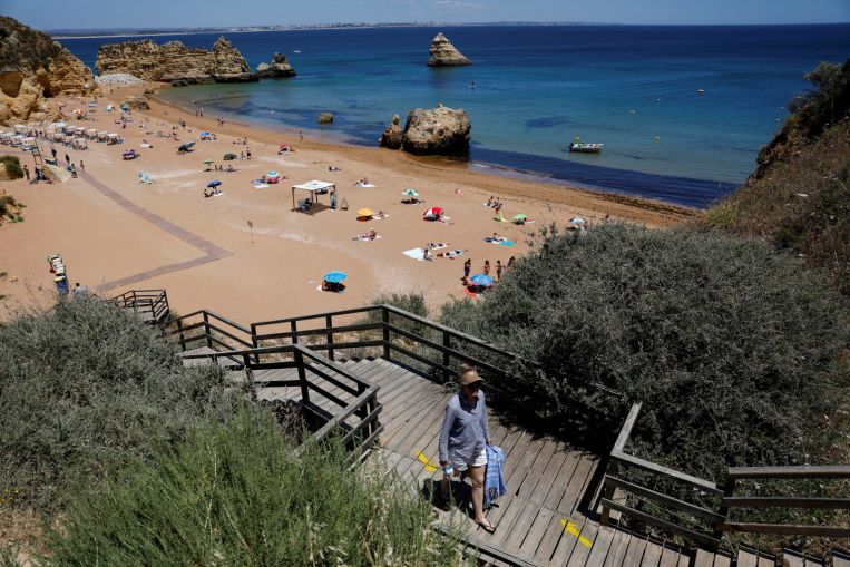 Gran Bretaña elimina a Portugal de la lista de viajes seguros, un popular destino de verano, lo que supone un gran golpe para las aerolíneas