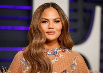 Chrissy Teigen habla sobre el pasado del acoso en línea y admite que era 