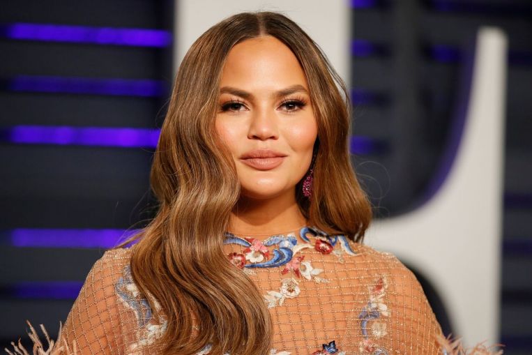 Chrissy Teigen habla sobre el pasado del acoso en línea y admite que era 