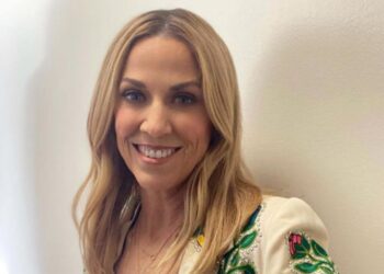 La cantante Sheryl Crow dice que fue acosada sexualmente por el manager de Michael Jackson