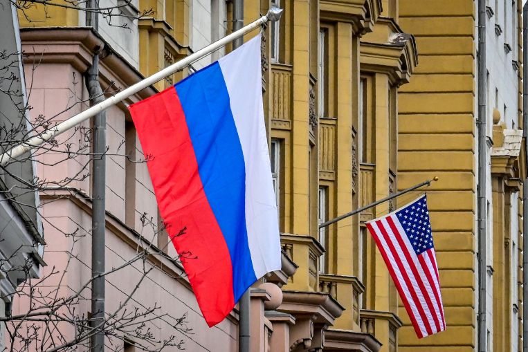 Rusia considera que la decisión de Estados Unidos de no volver a unirse al pacto de armas de Cielos Abiertos es un 'error político'