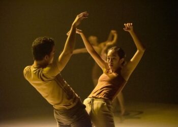 Elección de artes: festivales de danza y narración de cuentos;  muestra de arte sobre la fugacidad del espacio en S'pore