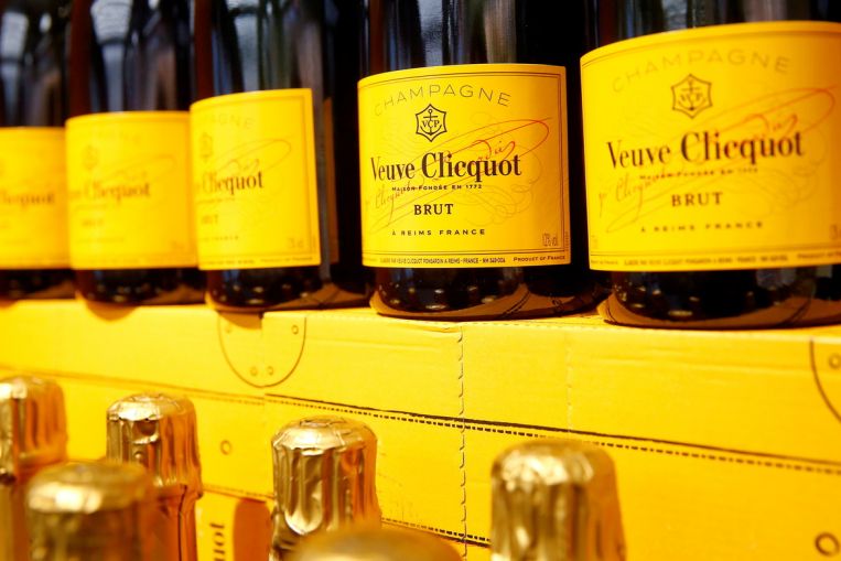 Batalla chispeante: fabricantes de champán franceses indignados por la ley rusa