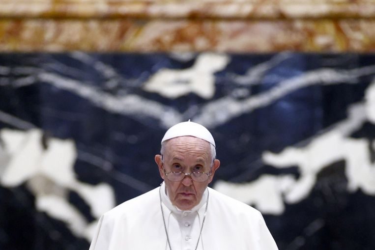 El Vaticano dice que el Papa Francisco está bien después de una 'cirugía de colon programada'