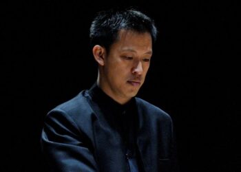 El conductor local Adrian Tan muere mientras dormía a los 44 años