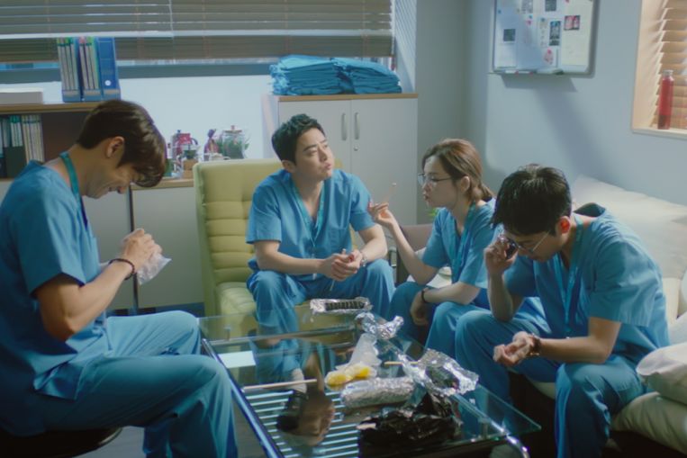 Hospital Playlist 2 registra la tasa de visualización más alta del primer episodio en la historia de tvN