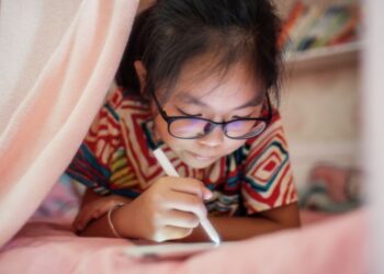 La miopía aumenta entre los niños en S'pore a medida que aumenta el tiempo de pantalla durante la pandemia