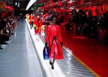 La moda de Ferrari revela tejidos de alto rendimiento con 'toque de alta costura'