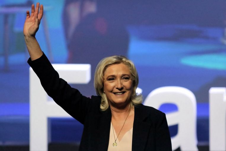 Le Pen, reelegido jefe de la extrema derecha francesa