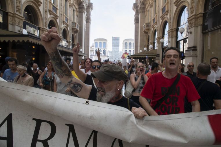 Protestas en toda Italia contra los certificados de vacuna Covid-19