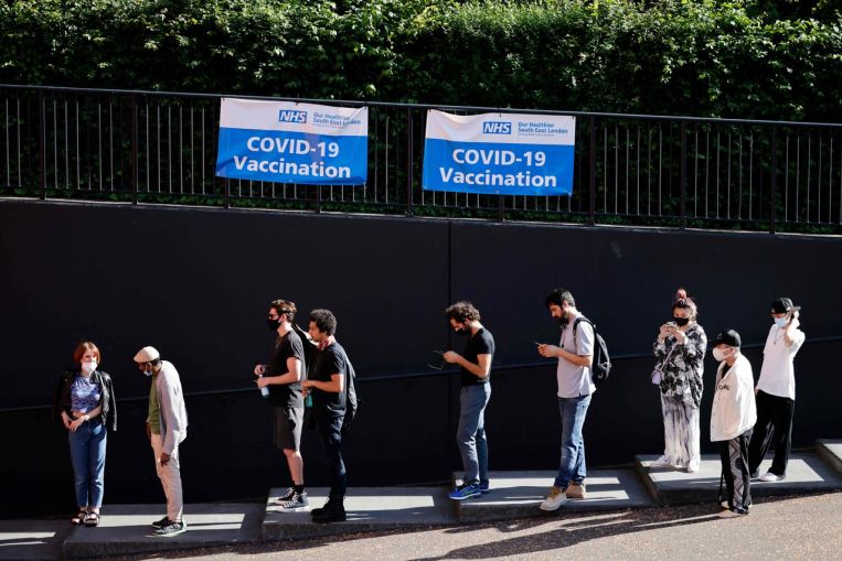 Todos los adultos en Gran Bretaña ofrecieron la vacuna Covid-19 antes de la reapertura del lunes.