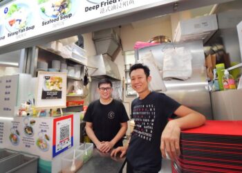 Los chefs de los restaurantes recurren a los puestos de vendedores ambulantes en S'pore en medio de la pandemia de Covid-19