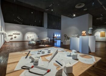 Selección de arte: exposición de esculturas, espectáculo de magia virtual, fecha de garabatos