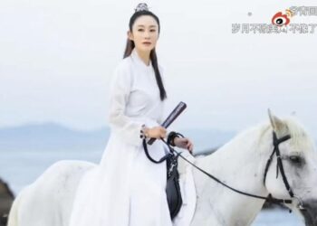 La actriz Sharla Cheung recrea el papel icónico de Zhao Min en la película de 1993