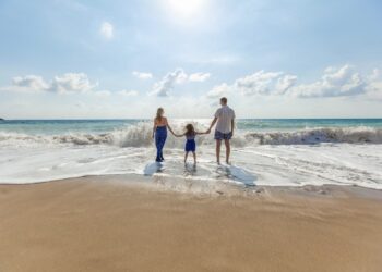 familia en la playa