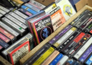 La última tienda de cintas de Gran Bretaña atrae a amantes de la música nostálgicos