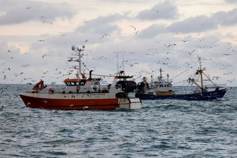 Francia amenaza con represalias contra Gran Bretaña mientras la pesca vuelve a aumentar
