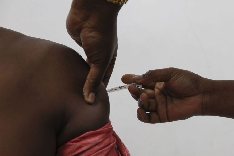 La OMS busca vacunas Covid-19 para países pobres, 'no promesas vacías'