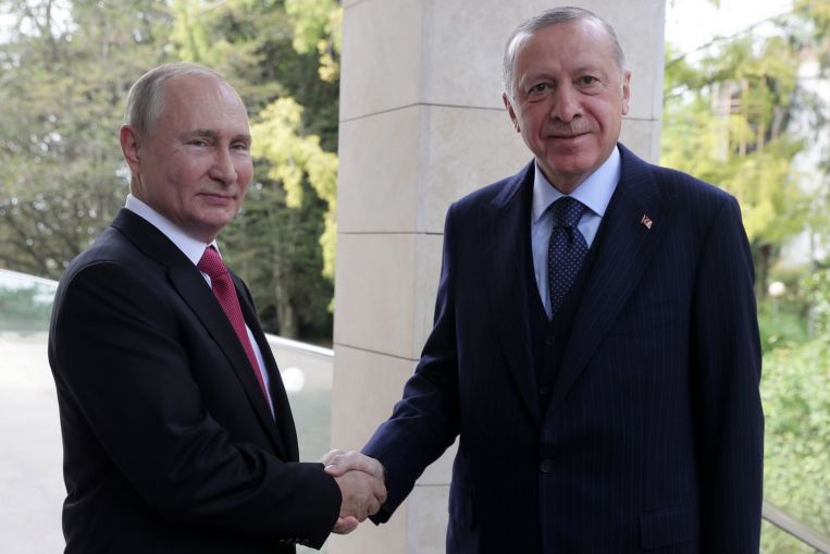 Putin de Rusia y Erdogan de Turquía sostienen conversaciones de defensa y Siria