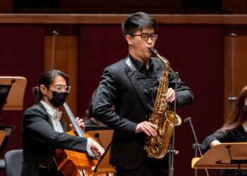 Reseña del concierto: los talentos locales brillan en el saxofón, el piano y el violín