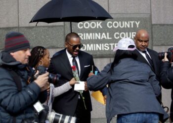 Un testigo de R. Kelly dice que vio la actividad sexual de la cantante y fue presionada para escribir una carta de disculpa
