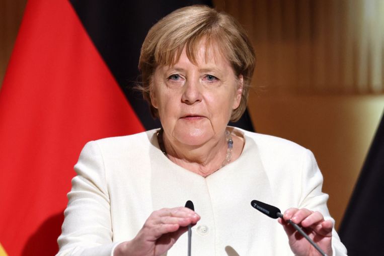 La canciller saliente, Angela Merkel, pide un acuerdo con el inicio de las negociaciones de la coalición alemana