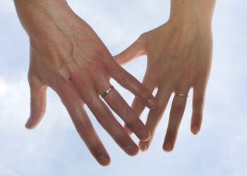 mano compromiso