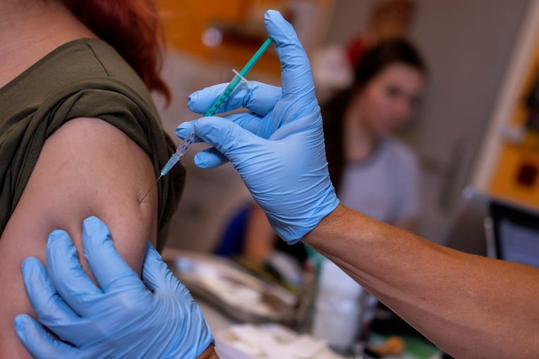 Alemania planea restricciones no vacunadas mientras Europa enfrenta el pico Covid-19