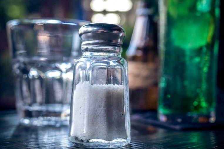 Eliminar incluso un poco de sal puede tener grandes beneficios para la salud.