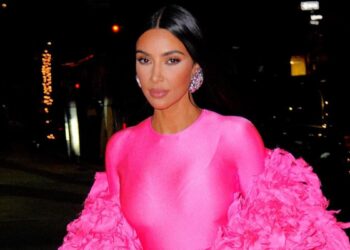 Kim Kardashian West paga los vuelos al Reino Unido para las jugadoras de fútbol afganas que huyen del país liderado por los talibanes