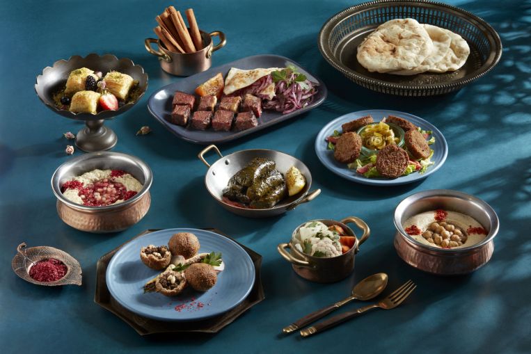 Opciones de alimentos: comida del Medio Oriente en Shangri-La, café del vecindario Niche Savouse, restaurante casero Blue Spoon