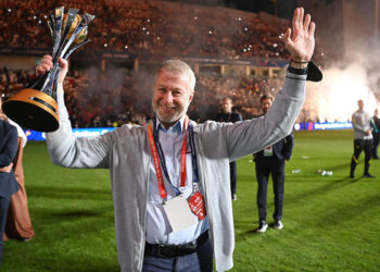 El propietario del Chelsea, Roman Abramovich, y la invasión rusa de Ucrania ensombrecen la final de la Copa de la Liga
