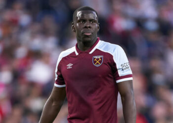El defensor del West Ham, Kurt Zouma, se declara culpable de patear y abofetear a su gato
