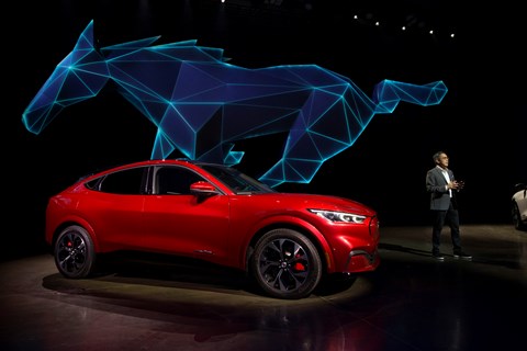 Ford Mustang Mach-E en estreno en el Auto Show de Los Ángeles, noviembre de 2019