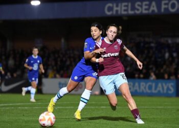Barclay's FA Women's Super League: Chelsea vuelve a estar entre los cuatro primeros después del rally contra West Ham