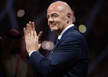 El presidente Gianni Infantino dice que la FIFA pedirá estadios en todos los países con el nombre de Pelé