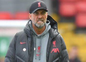 El entrenador del Liverpool, Jurgen Klopp, sufre una lesión 'dolorosa' celebrando el gol de la victoria contra el Tottenham