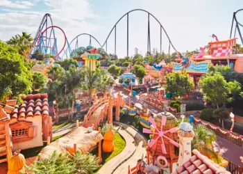 Explorando los impresionantes parques temáticos futuristas: Una visión del futuro del entretenimiento