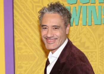 Taika Waititi explica por qué su nueva película de fútbol 'Next Goal Wins' 'resonará en todos'